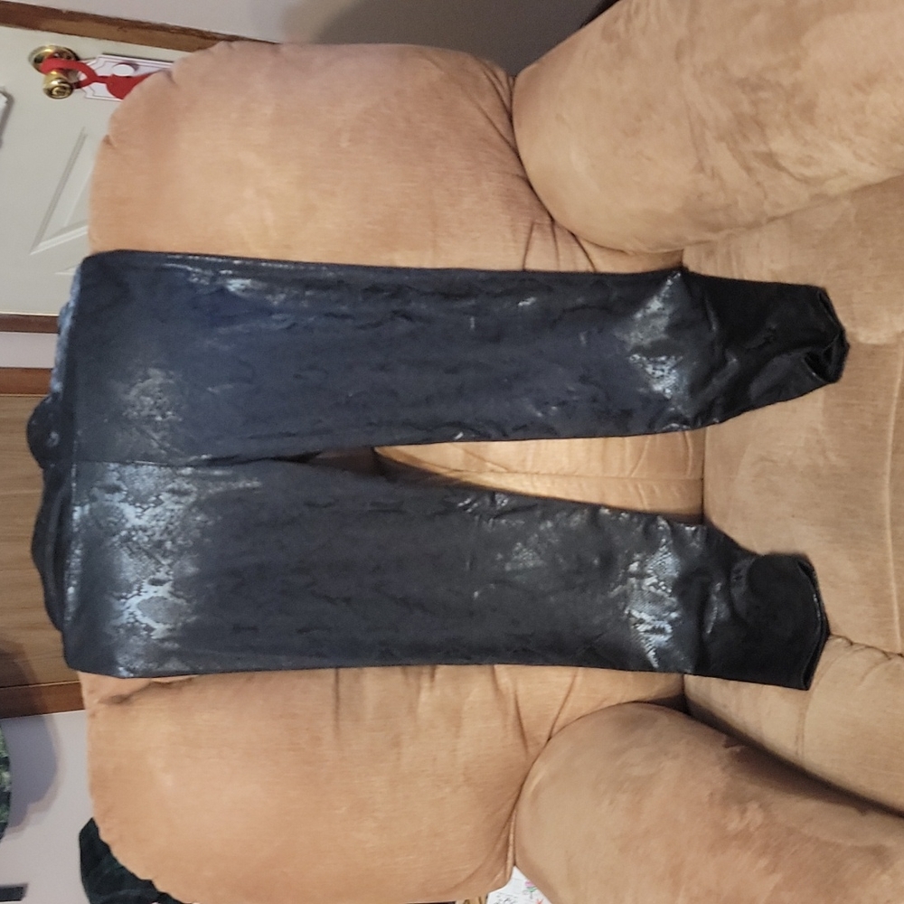 Black snake print leggings